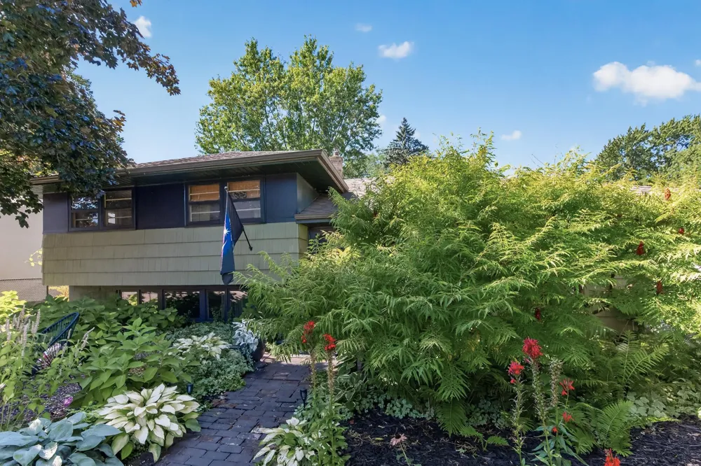 1317 Charlton Street West Saint Paul, MN 55118