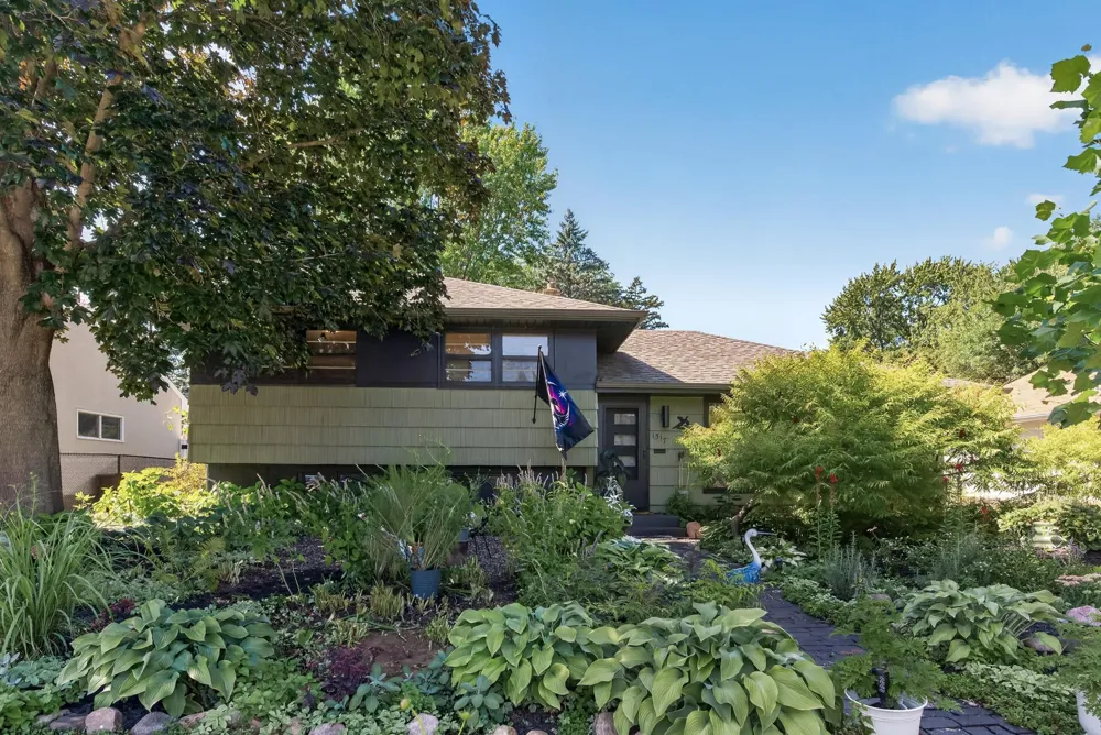 1317 Charlton Street West Saint Paul, MN 55118