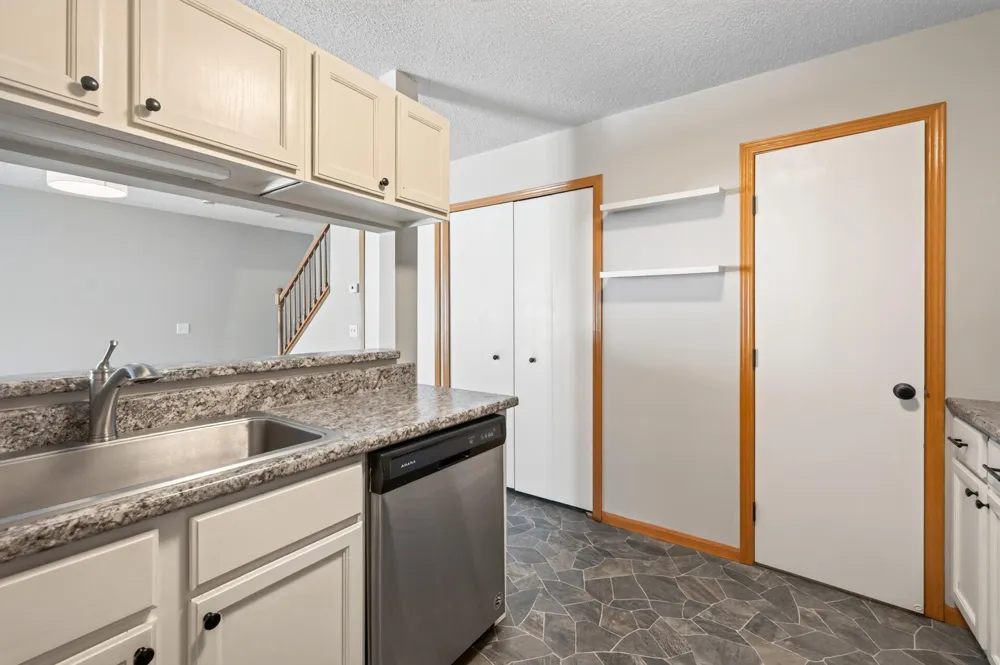 14756 Excelsior Lane #15 Apple Valley, MN 55124