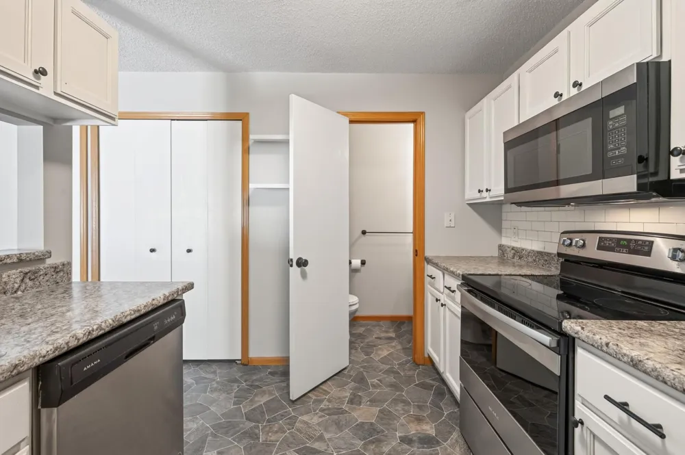 14756 Excelsior Lane #15 Apple Valley, MN 55124