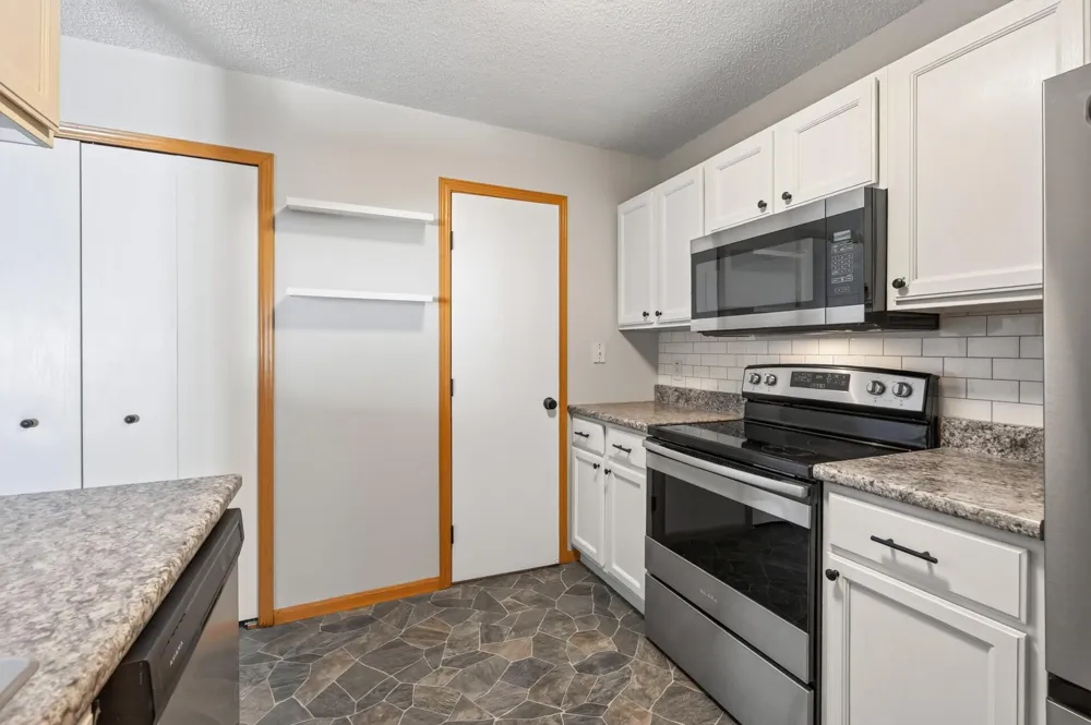 14756 Excelsior Lane #15 Apple Valley, MN 55124
