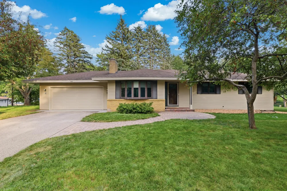 10133 Johnson Circle Bloomington, MN 55437