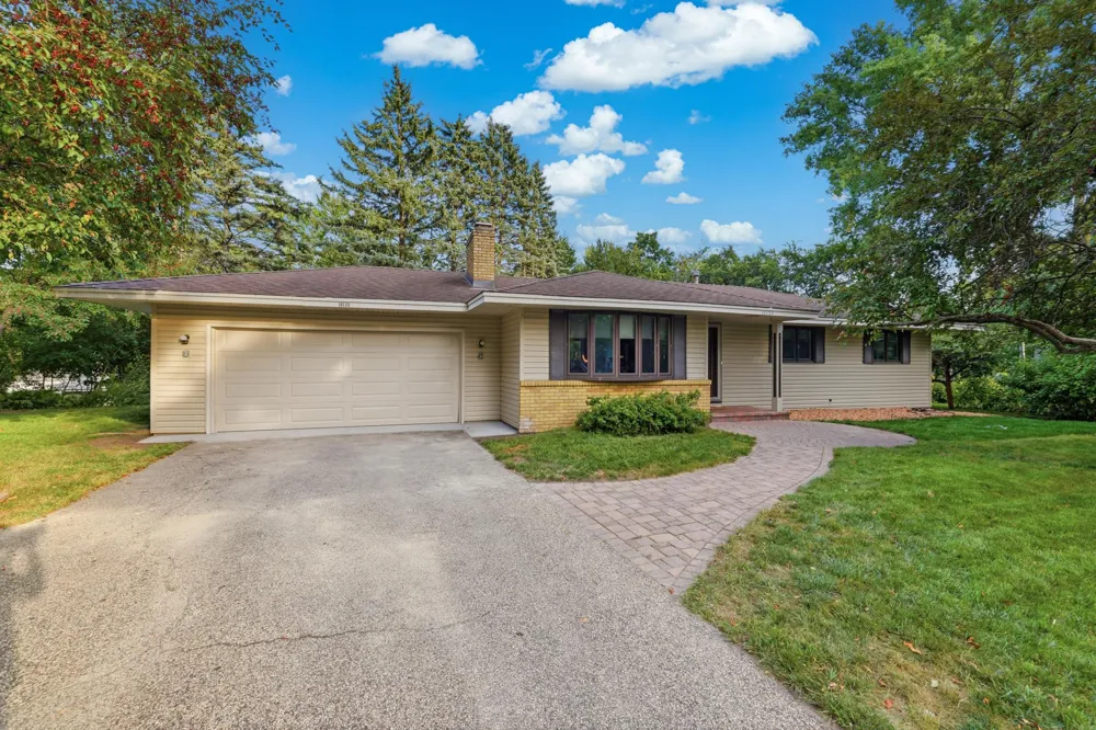 10133 Johnson Circle Bloomington, MN 55437