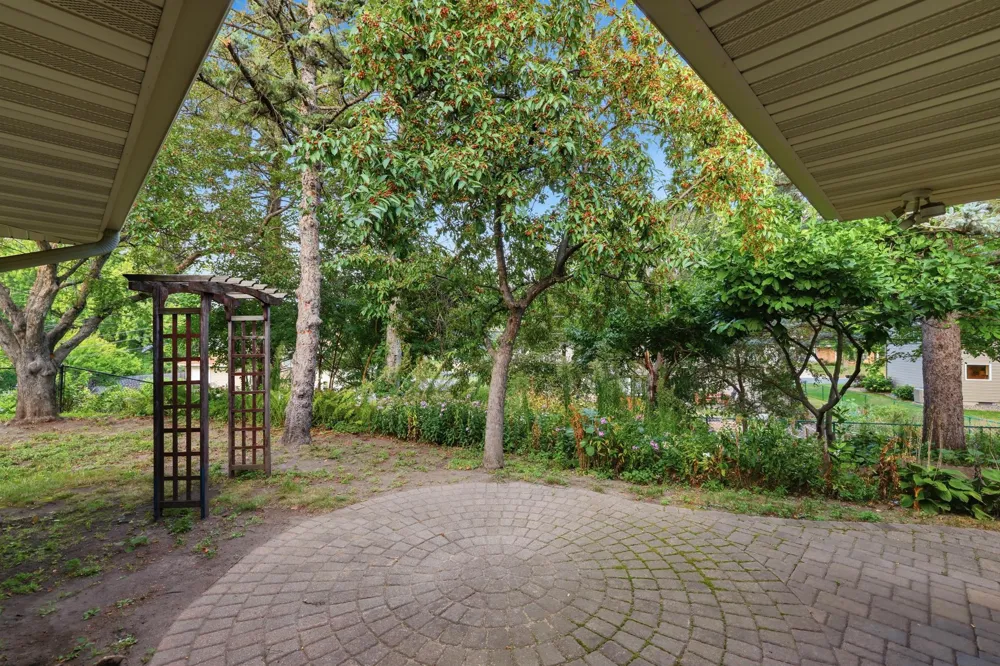10133 Johnson Circle Bloomington, MN 55437