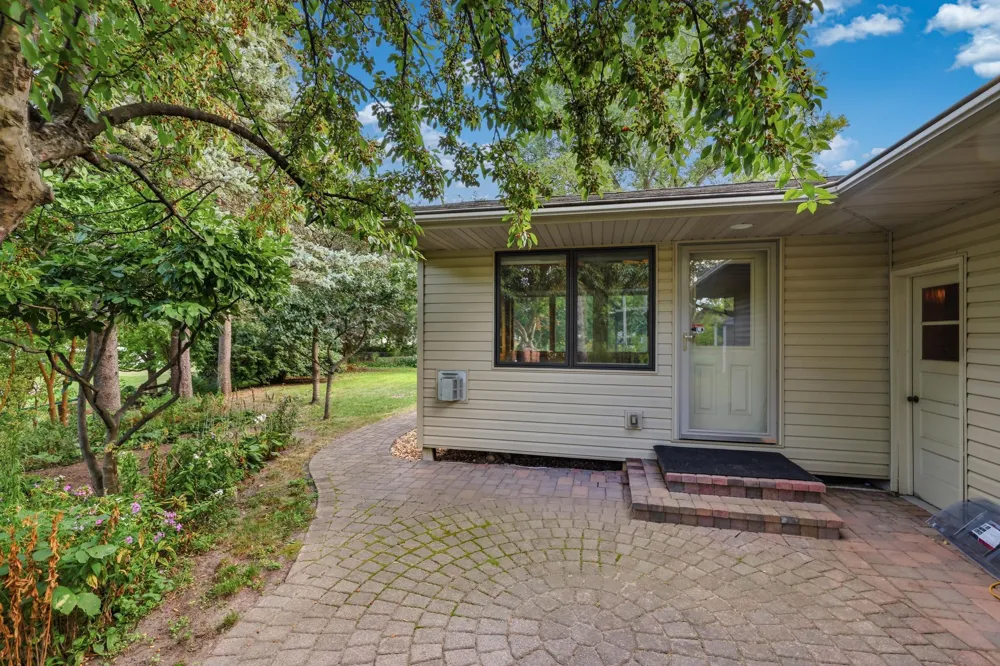 10133 Johnson Circle Bloomington, MN 55437