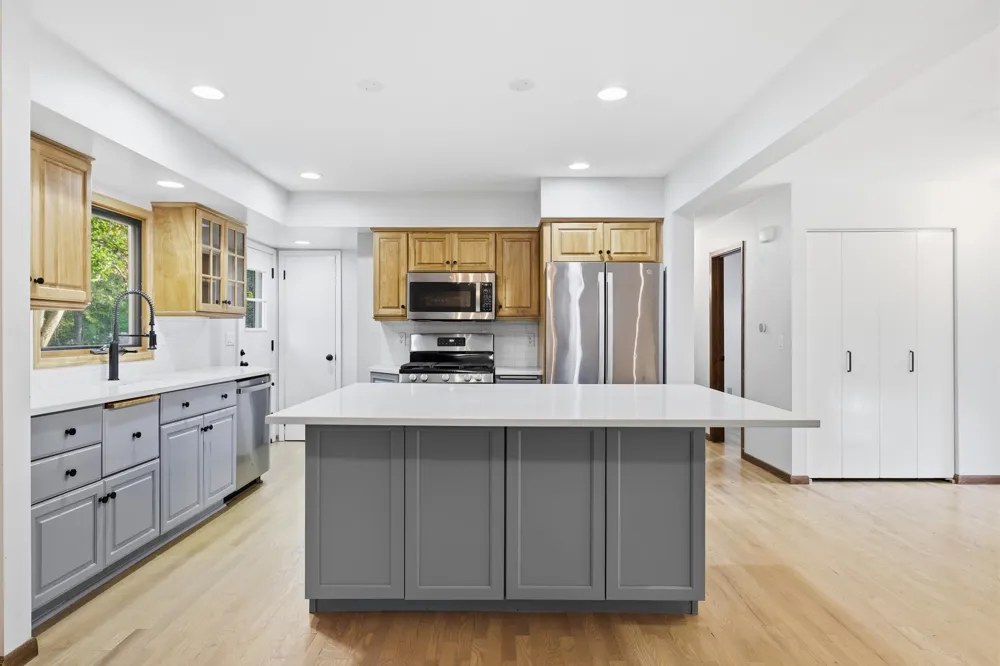 10133 Johnson Circle Bloomington, MN 55437