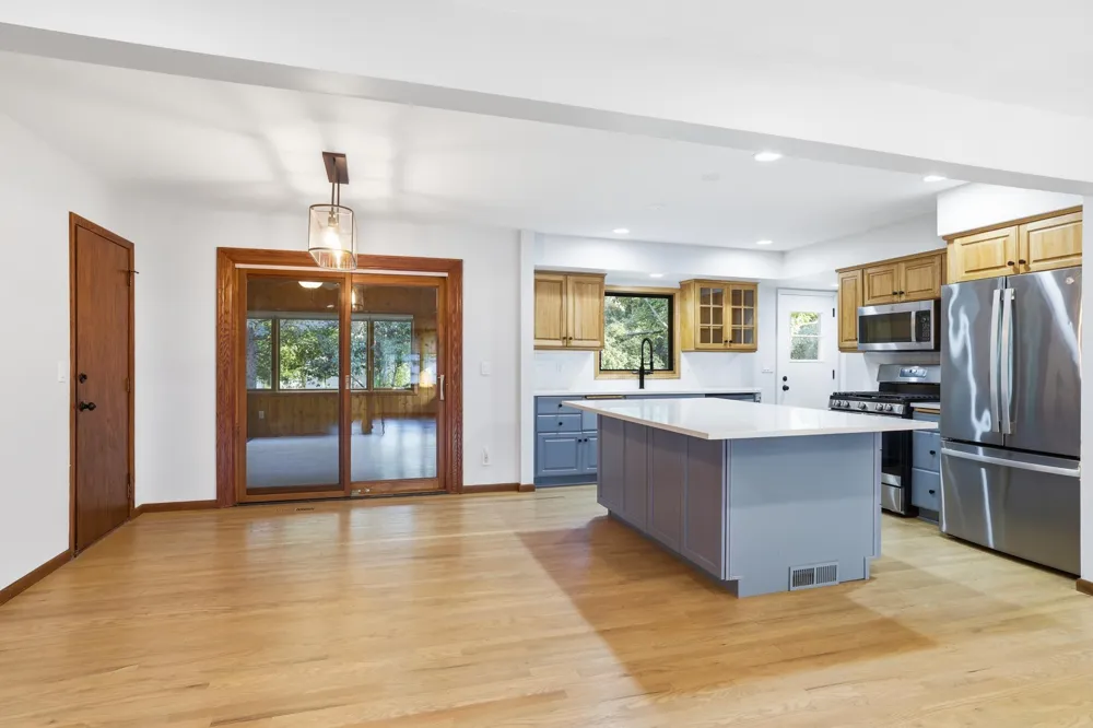 10133 Johnson Circle Bloomington, MN 55437