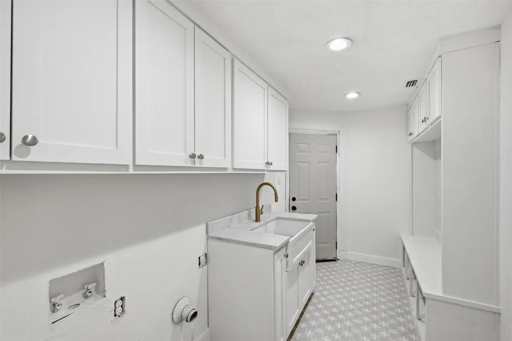 2105 Wilson Drive Arlington, TX 76011