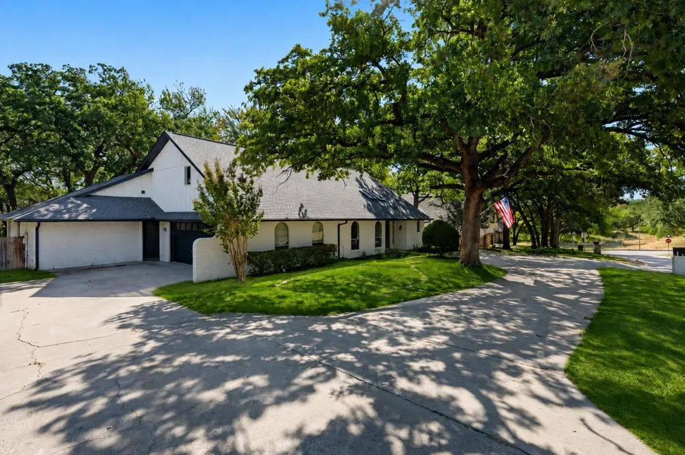 2105 Wilson Drive Arlington, TX 76011