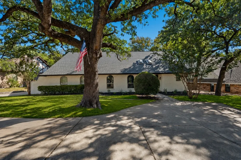 2105 Wilson Drive Arlington, TX 76011