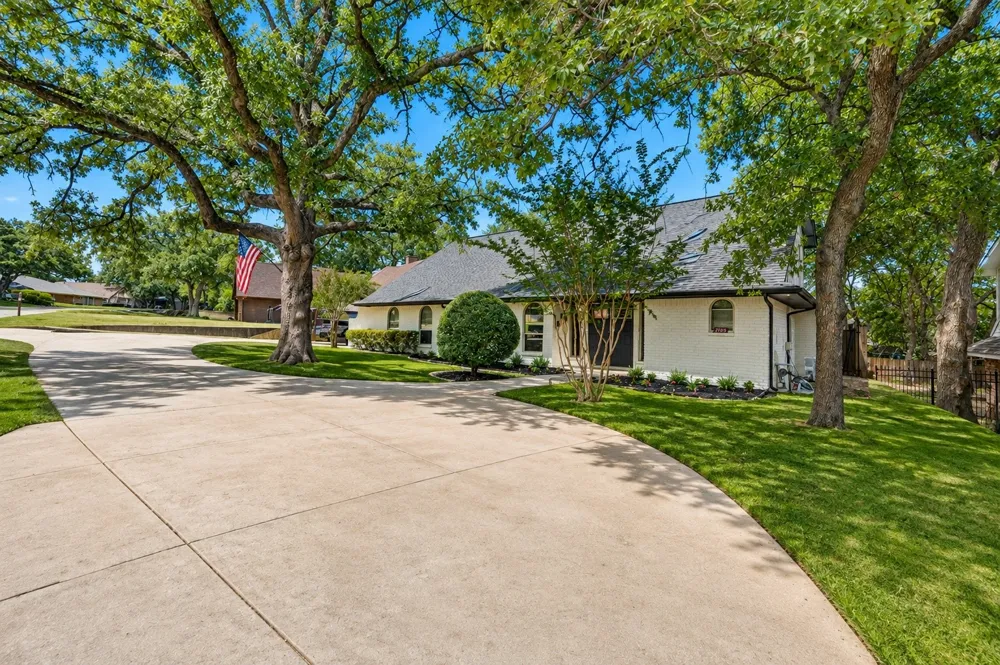 2105 Wilson Drive Arlington, TX 76011