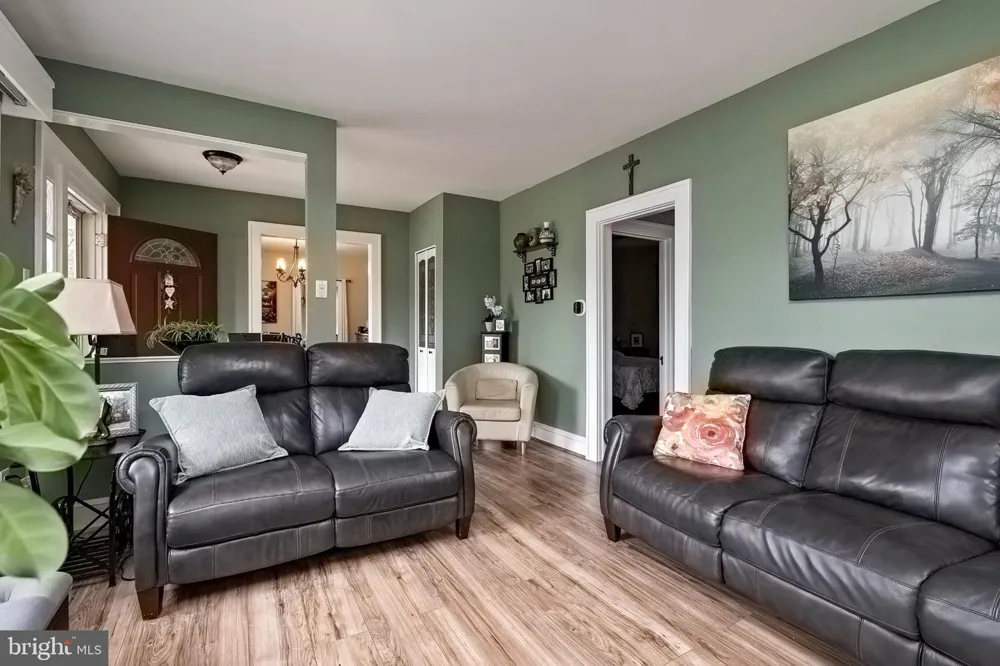 241 CENTER AVENUE Mount Ephraim, NJ 08059