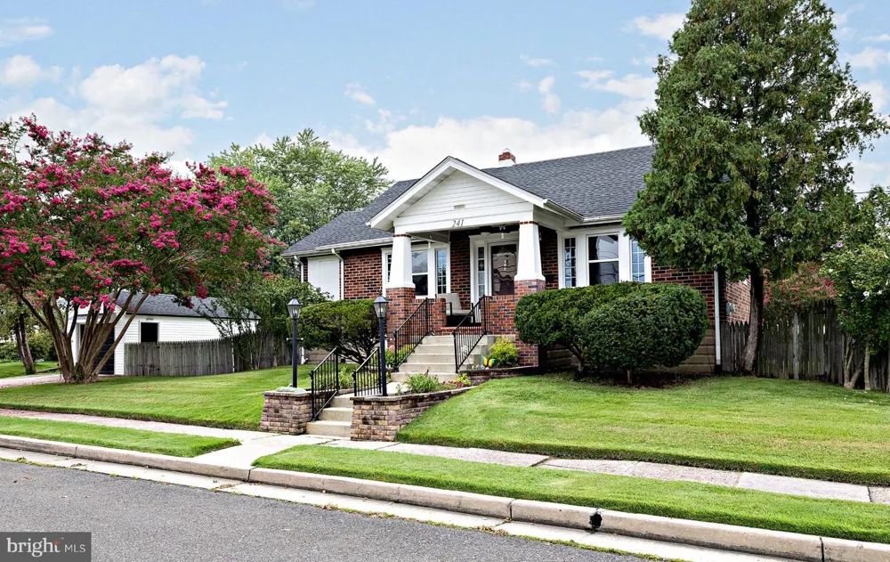 241 CENTER AVENUE Mount Ephraim, NJ 08059