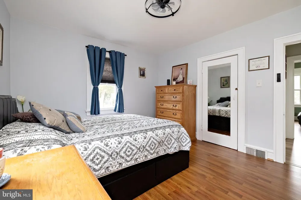 241 CENTER AVENUE Mount Ephraim, NJ 08059