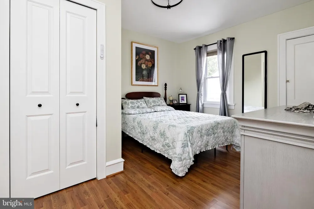 241 CENTER AVENUE Mount Ephraim, NJ 08059