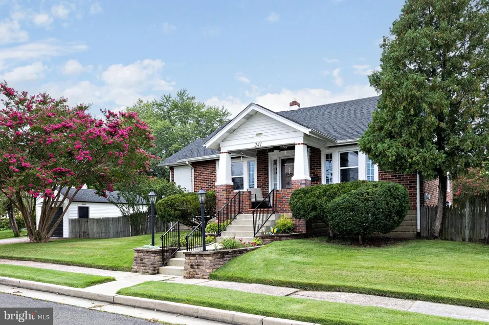 241 CENTER AVENUE Mount Ephraim, NJ 08059