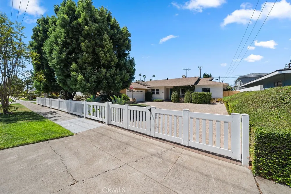 2009 S Eileen Drive Anaheim, CA 92802