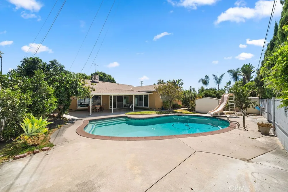 2009 S Eileen Drive Anaheim, CA 92802