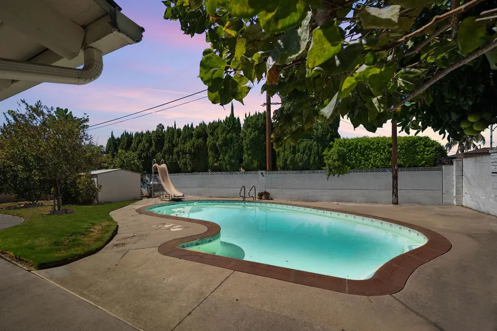 2009 S Eileen Drive Anaheim, CA 92802