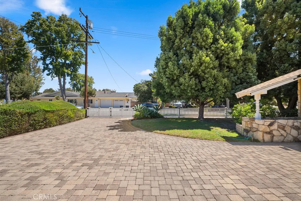 2009 S Eileen Drive Anaheim, CA 92802