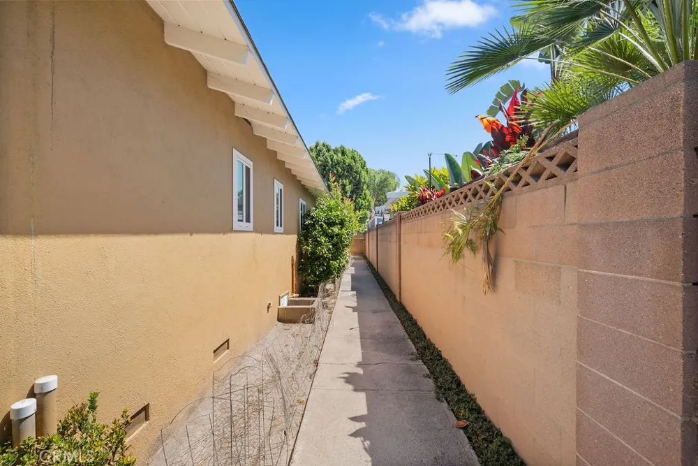 2009 S Eileen Drive Anaheim, CA 92802