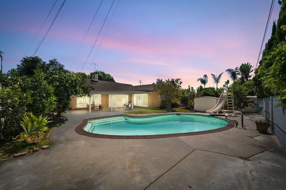 2009 S Eileen Drive Anaheim, CA 92802
