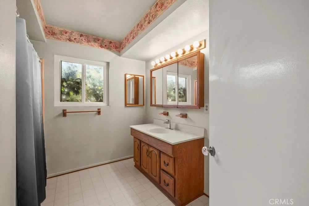 2009 S Eileen Drive Anaheim, CA 92802