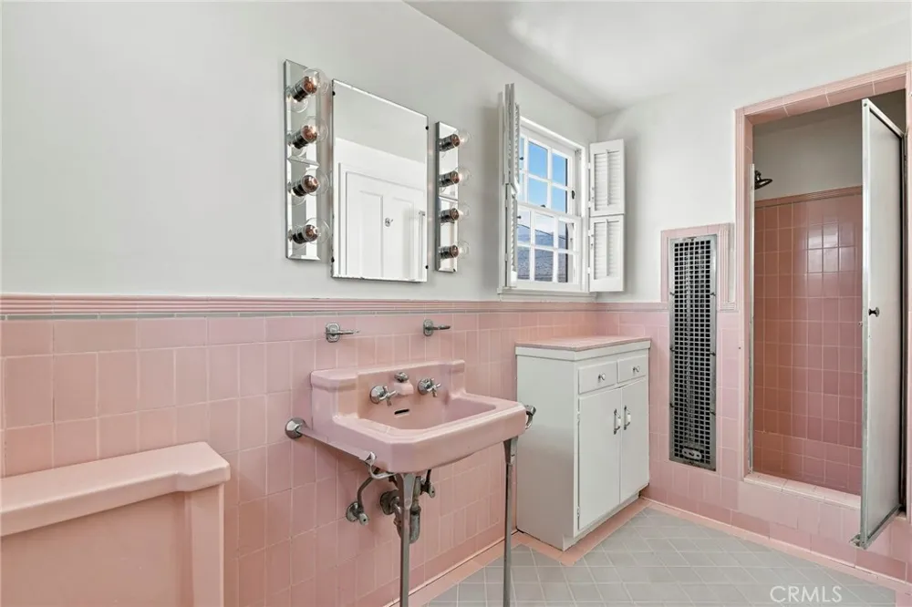 1105 Graynold Glendale, CA 91202