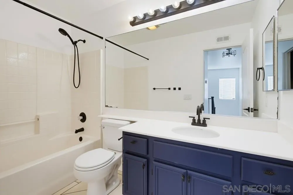 1228 La Vida Ct Chula Vista, CA 91915