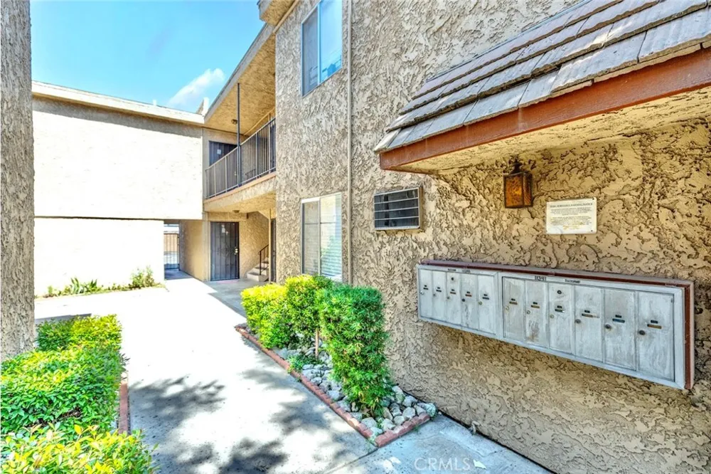 11341 Victory Boulevard North Hollywood, CA 91606