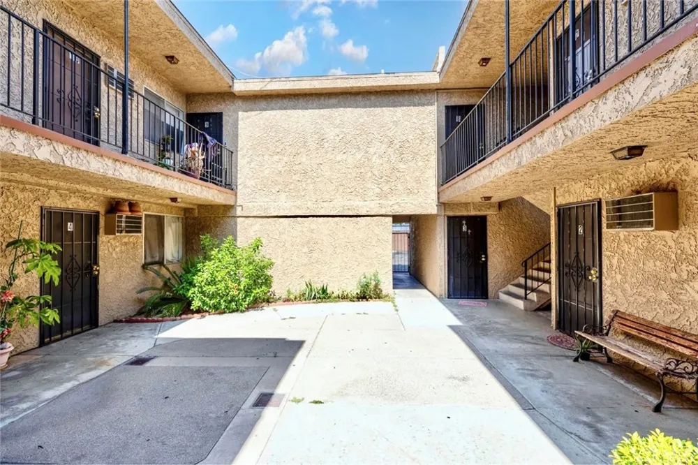 11341 Victory Boulevard North Hollywood, CA 91606