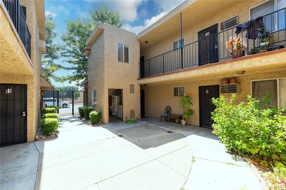 11341 Victory Boulevard North Hollywood, CA 91606