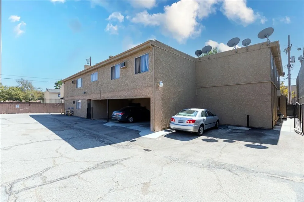 11341 Victory Boulevard North Hollywood, CA 91606