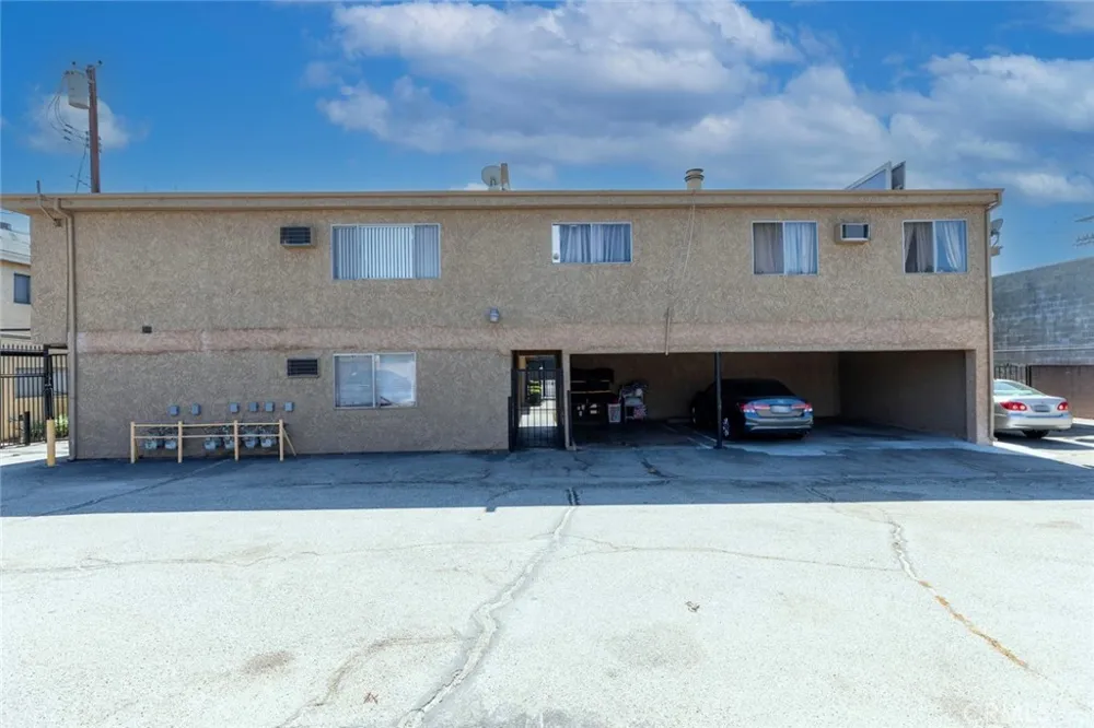 11341 Victory Boulevard North Hollywood, CA 91606