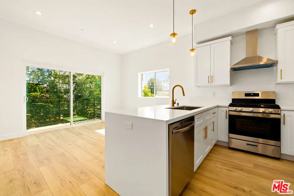 3420 12th Avenue #1/2 Los Angeles, CA 90018