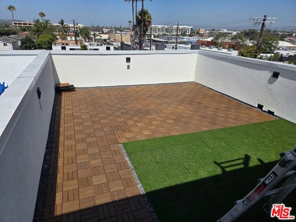 3420 12th Avenue #1/2 Los Angeles, CA 90018