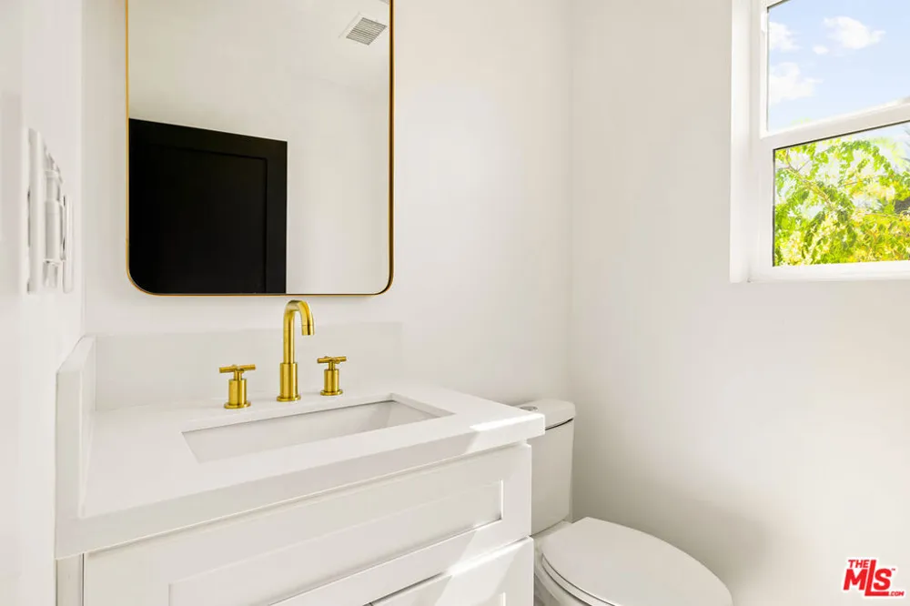 3420 12th Avenue #1/2 Los Angeles, CA 90018
