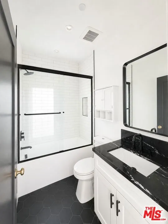3420 12th Avenue #1/2 Los Angeles, CA 90018
