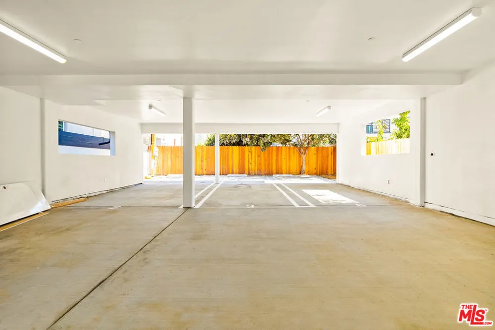 3420 12th Avenue #1/2 Los Angeles, CA 90018