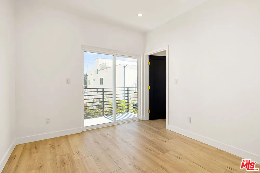 3420 12th Avenue #1/2 Los Angeles, CA 90018