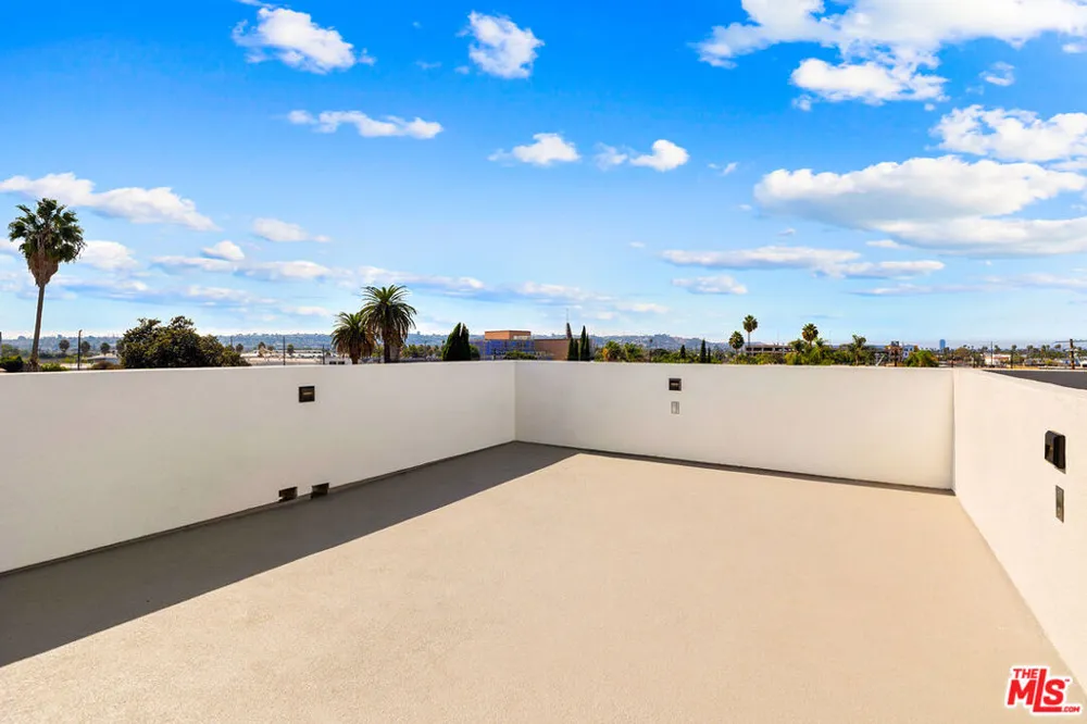 3420 12th Avenue #1/2 Los Angeles, CA 90018