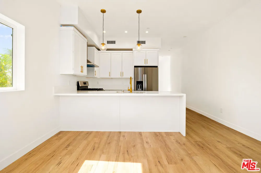 3420 12th Avenue #1/2 Los Angeles, CA 90018