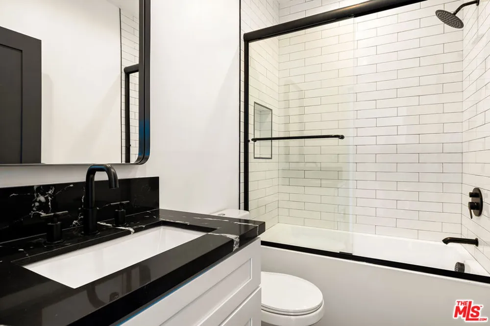 3420 12th Avenue #1/2 Los Angeles, CA 90018