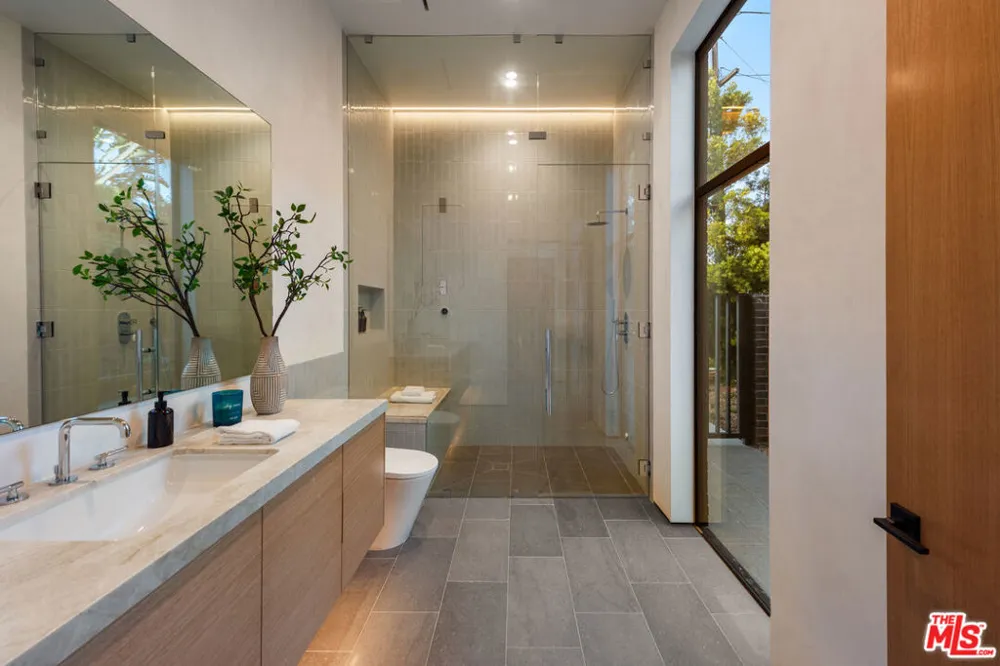 9705 Oak Pass Road Beverly Hills, CA 90210
