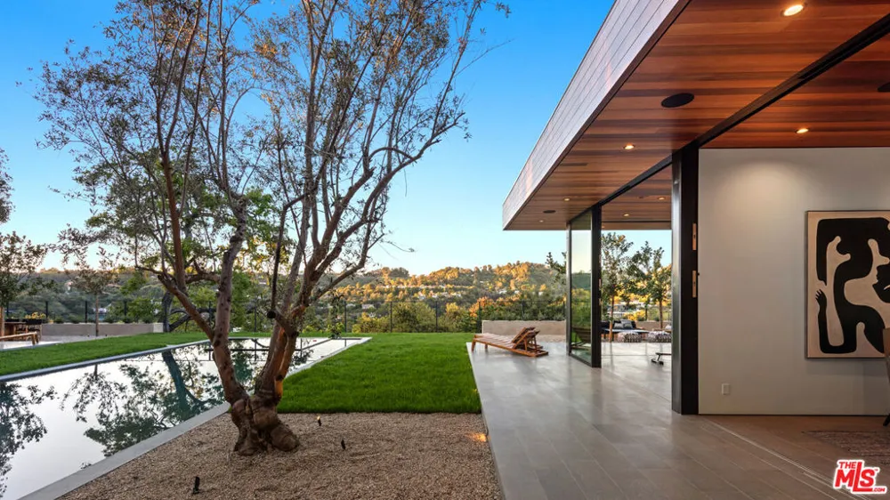 9705 Oak Pass Road Beverly Hills, CA 90210