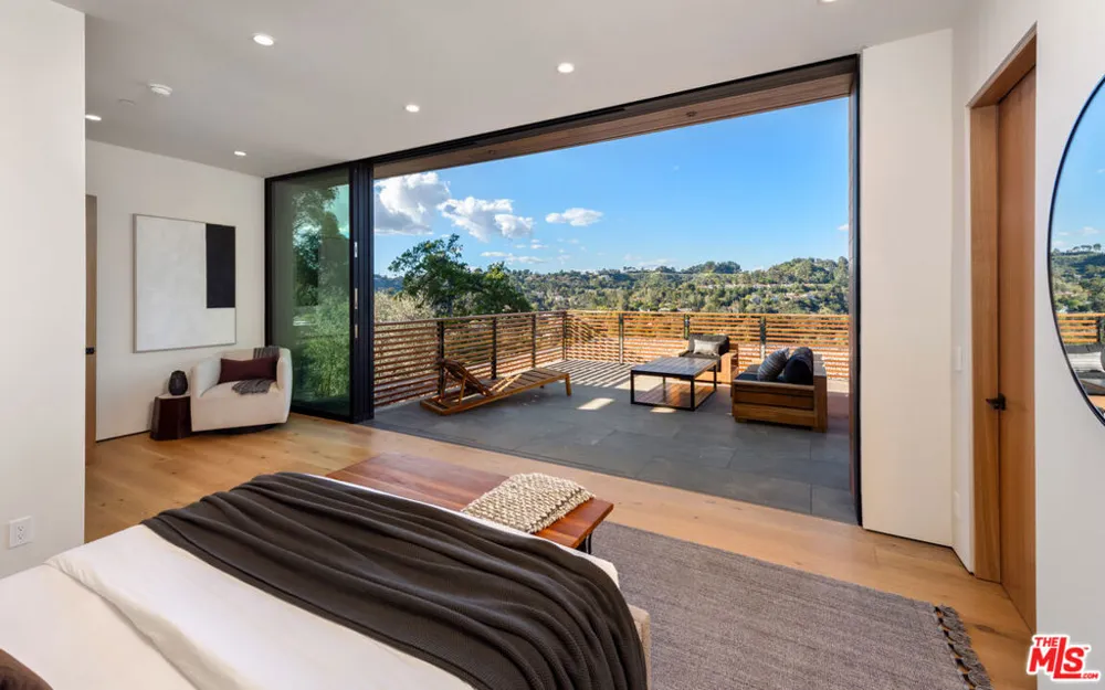 9705 Oak Pass Road Beverly Hills, CA 90210