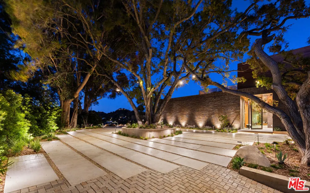 9705 Oak Pass Road Beverly Hills, CA 90210