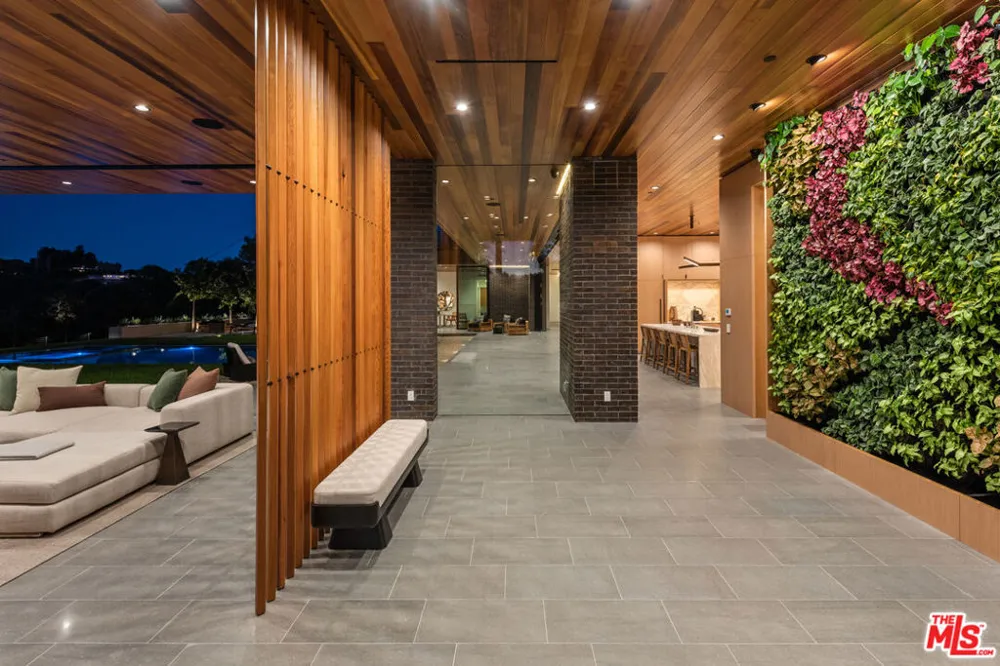 9705 Oak Pass Road Beverly Hills, CA 90210