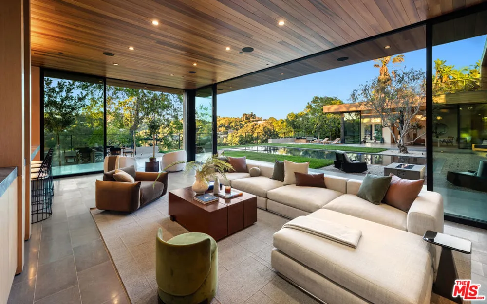 9705 Oak Pass Road Beverly Hills, CA 90210