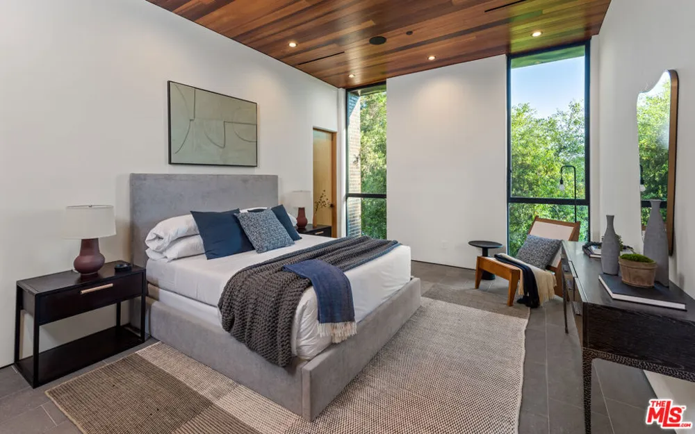 9705 Oak Pass Road Beverly Hills, CA 90210